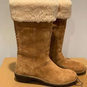 UGG Style  L Karyn Cuff Sheep Skin Suede